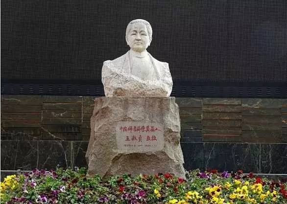 她生5男8女，40歲守寡，一手培養13個博士，教子經只有15個字